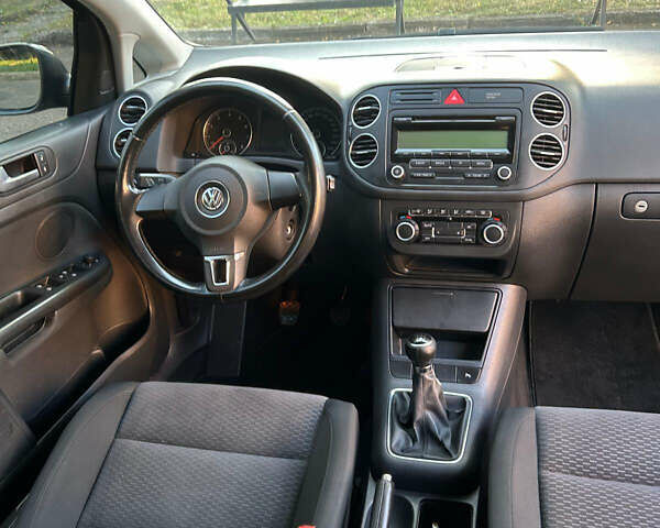 Серый Фольксваген Гольф Плюс, объемом двигателя 1.39 л и пробегом 238 тыс. км за 6900 $, фото 8 на Automoto.ua