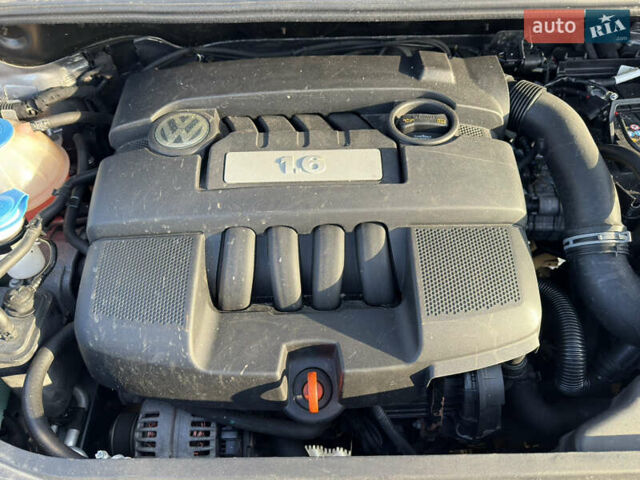Серый Фольксваген Гольф Плюс, объемом двигателя 1.6 л и пробегом 225 тыс. км за 7300 $, фото 111 на Automoto.ua