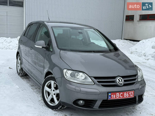 Серый Фольксваген Гольф Плюс, объемом двигателя 1.4 л и пробегом 217 тыс. км за 5499 $, фото 3 на Automoto.ua