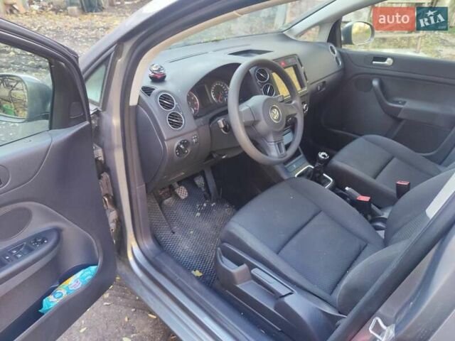 Серый Фольксваген Гольф Плюс, объемом двигателя 1.6 л и пробегом 144 тыс. км за 9000 $, фото 7 на Automoto.ua