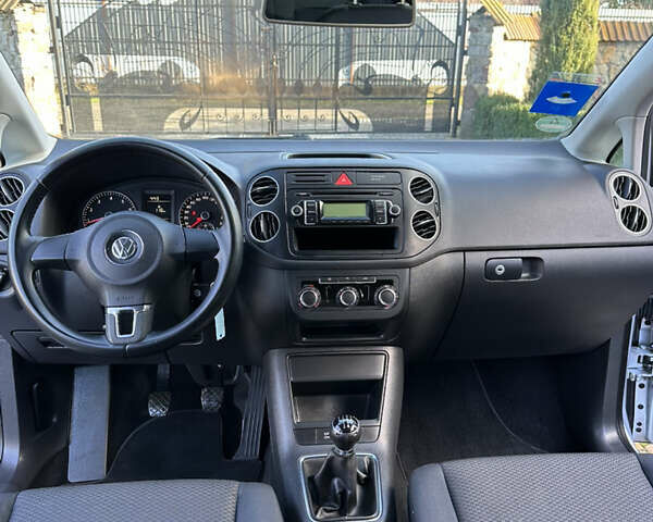 Серый Фольксваген Гольф Плюс, объемом двигателя 1.4 л и пробегом 80 тыс. км за 8100 $, фото 35 на Automoto.ua