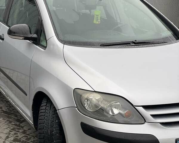Сірий Фольксваген Golf Plus, об'ємом двигуна 1.6 л та пробігом 205 тис. км за 7085 $, фото 4 на Automoto.ua