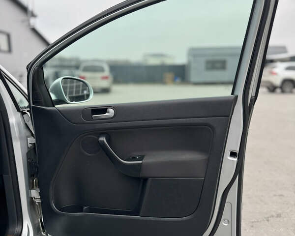 Серый Фольксваген Гольф Плюс, объемом двигателя 1.4 л и пробегом 192 тыс. км за 8300 $, фото 78 на Automoto.ua