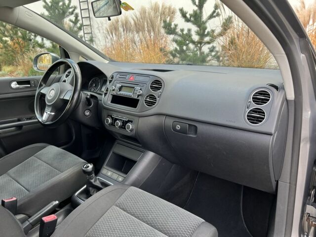 Серый Фольксваген Гольф Плюс, объемом двигателя 1.4 л и пробегом 247 тыс. км за 6350 $, фото 16 на Automoto.ua