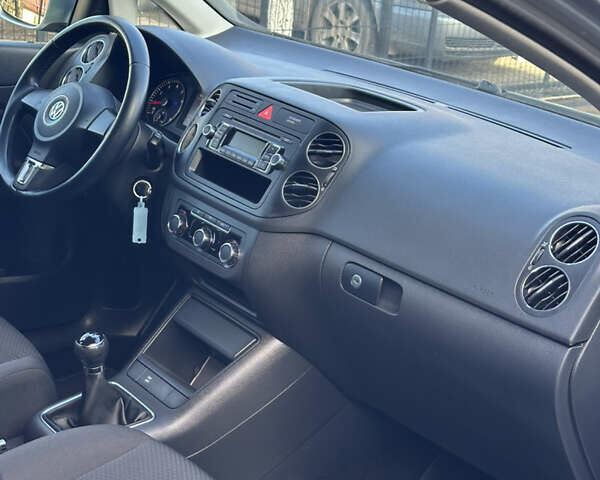 Серый Фольксваген Гольф Плюс, объемом двигателя 1.4 л и пробегом 80 тыс. км за 8100 $, фото 90 на Automoto.ua