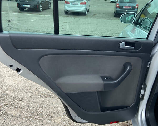 Фольксваген Гольф Плюс 2009 в Ровно на Automoto.ua Серый Фольксваген Гольф Плюс, объемом двигателя 1.6 л и пробегом 172 тыс. км за 7550 $, фото 28 на Automoto.ua