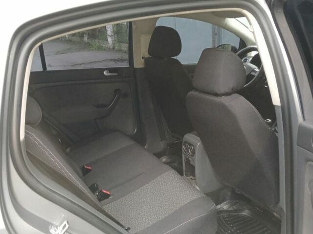 Серый Фольксваген Гольф Плюс, объемом двигателя 1.6 л и пробегом 273 тыс. км за 7200 $, фото 4 на Automoto.ua