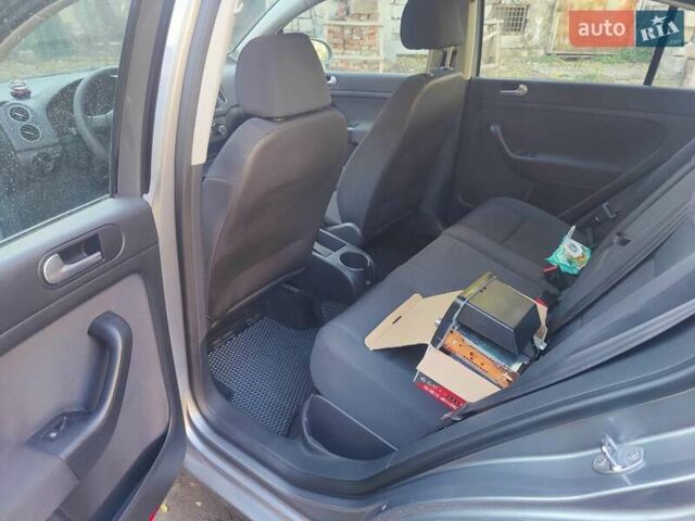 Серый Фольксваген Гольф Плюс, объемом двигателя 1.6 л и пробегом 144 тыс. км за 9000 $, фото 8 на Automoto.ua