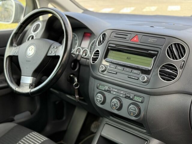 Серый Фольксваген Гольф Плюс, объемом двигателя 1.4 л и пробегом 177 тыс. км за 6400 $, фото 5 на Automoto.ua