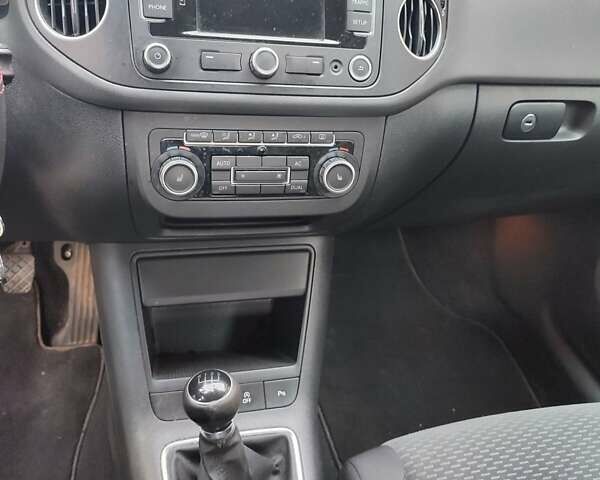 Серый Фольксваген Гольф Плюс, объемом двигателя 1.6 л и пробегом 257 тыс. км за 7700 $, фото 12 на Automoto.ua