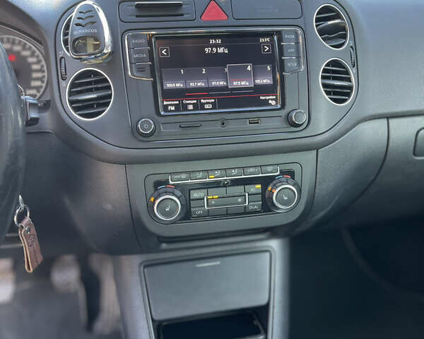 Серый Фольксваген Гольф Плюс, объемом двигателя 1.6 л и пробегом 280 тыс. км за 7400 $, фото 7 на Automoto.ua