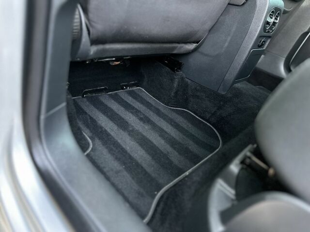 Серый Фольксваген Гольф Плюс, объемом двигателя 1.4 л и пробегом 184 тыс. км за 7200 $, фото 13 на Automoto.ua