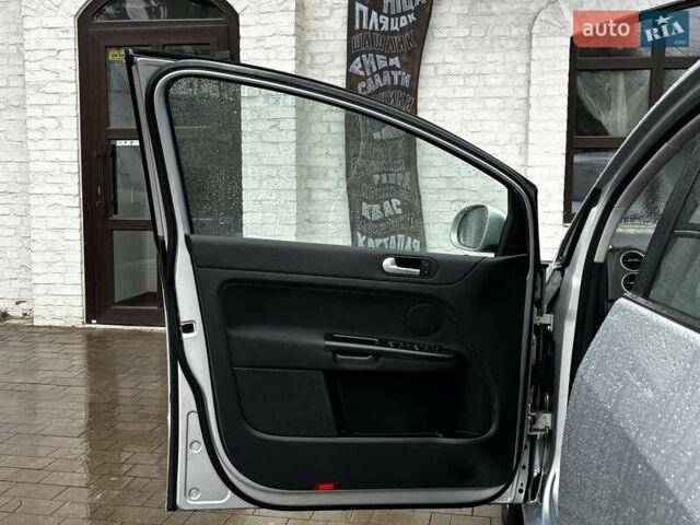 Серый Фольксваген Гольф Плюс, объемом двигателя 1.6 л и пробегом 189 тыс. км за 9499 $, фото 95 на Automoto.ua