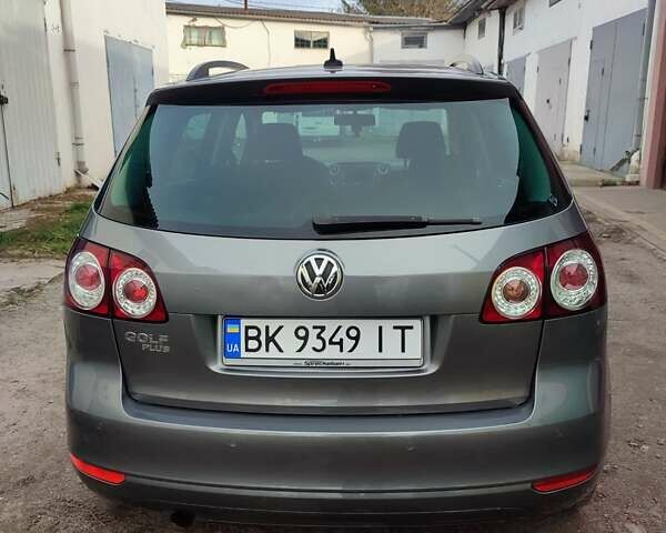 Серый Фольксваген Гольф Плюс, объемом двигателя 1.6 л и пробегом 257 тыс. км за 7700 $, фото 7 на Automoto.ua
