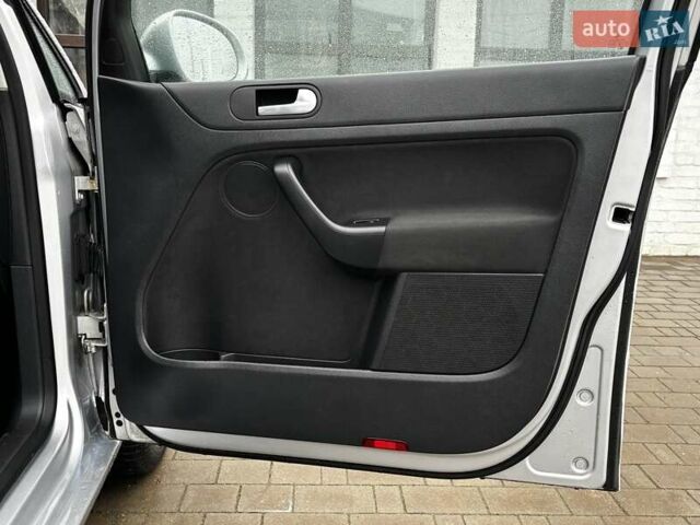 Серый Фольксваген Гольф Плюс, объемом двигателя 1.6 л и пробегом 189 тыс. км за 9499 $, фото 67 на Automoto.ua