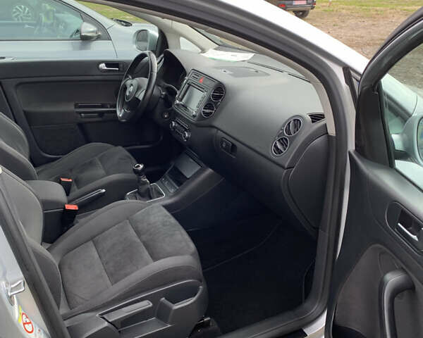 Серый Фольксваген Гольф Плюс, объемом двигателя 1.4 л и пробегом 156 тыс. км за 8200 $, фото 19 на Automoto.ua