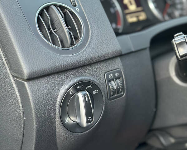 Серый Фольксваген Гольф Плюс, объемом двигателя 1.6 л и пробегом 245 тыс. км за 8199 $, фото 17 на Automoto.ua