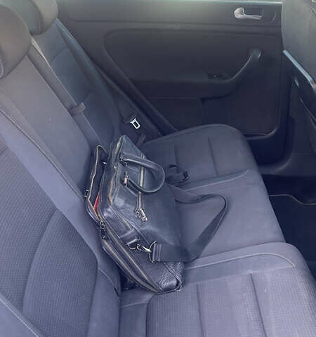 Серый Фольксваген Гольф Плюс, объемом двигателя 1.6 л и пробегом 280 тыс. км за 7400 $, фото 18 на Automoto.ua