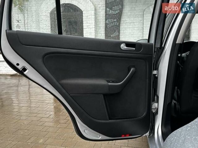 Серый Фольксваген Гольф Плюс, объемом двигателя 1.6 л и пробегом 189 тыс. км за 9499 $, фото 93 на Automoto.ua