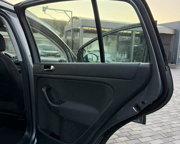 Серый Фольксваген Гольф Плюс, объемом двигателя 1.6 л и пробегом 214 тыс. км за 8350 $, фото 26 на Automoto.ua