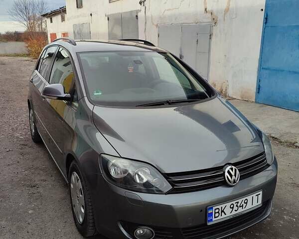 Серый Фольксваген Гольф Плюс, объемом двигателя 1.6 л и пробегом 257 тыс. км за 7700 $, фото 1 на Automoto.ua