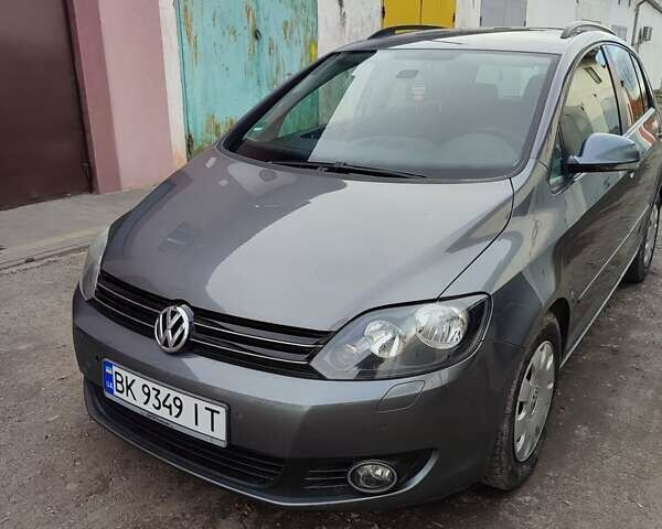 Серый Фольксваген Гольф Плюс, объемом двигателя 1.6 л и пробегом 257 тыс. км за 7700 $, фото 2 на Automoto.ua