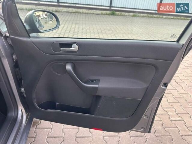 Серый Фольксваген Гольф Плюс, объемом двигателя 1.4 л и пробегом 112 тыс. км за 8000 $, фото 23 на Automoto.ua