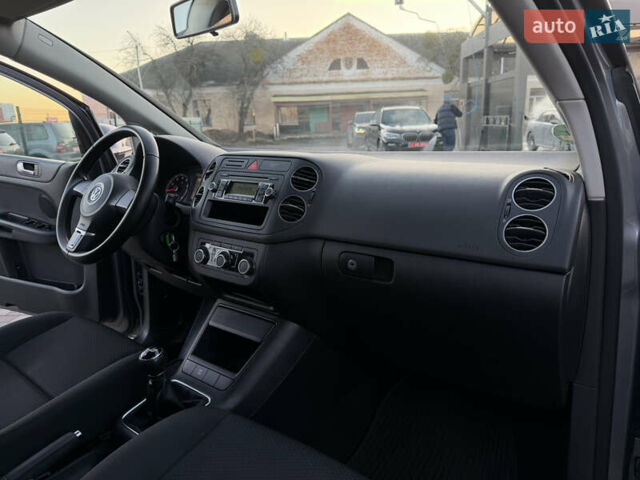 Серый Фольксваген Гольф Плюс, объемом двигателя 1.6 л и пробегом 214 тыс. км за 8350 $, фото 25 на Automoto.ua