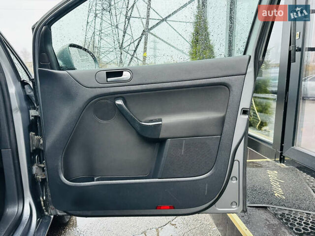 Серый Фольксваген Гольф Плюс, объемом двигателя 1.4 л и пробегом 162 тыс. км за 8200 $, фото 23 на Automoto.ua