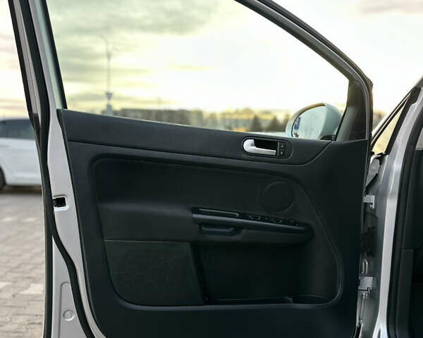 Серый Фольксваген Гольф Плюс, объемом двигателя 1.4 л и пробегом 184 тыс. км за 7200 $, фото 41 на Automoto.ua