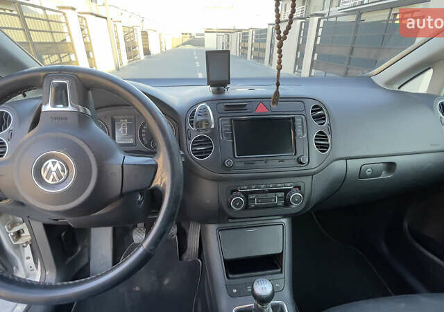 Серый Фольксваген Гольф Плюс, объемом двигателя 1.6 л и пробегом 280 тыс. км за 7400 $, фото 16 на Automoto.ua