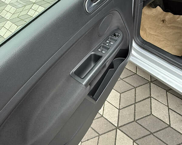 Серый Фольксваген Гольф Плюс, объемом двигателя 1.4 л и пробегом 153 тыс. км за 8650 $, фото 43 на Automoto.ua