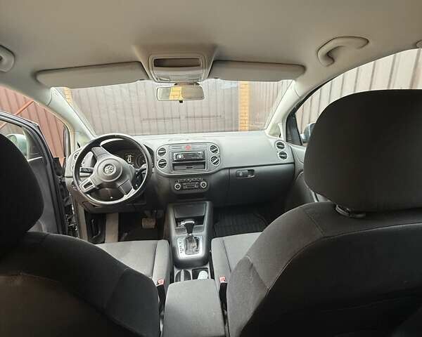 Серый Фольксваген Гольф Плюс, объемом двигателя 1.39 л и пробегом 104 тыс. км за 8500 $, фото 4 на Automoto.ua