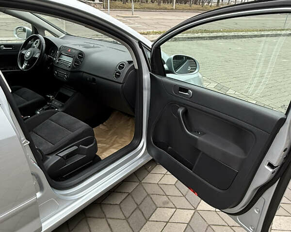 Серый Фольксваген Гольф Плюс, объемом двигателя 1.4 л и пробегом 153 тыс. км за 8650 $, фото 51 на Automoto.ua