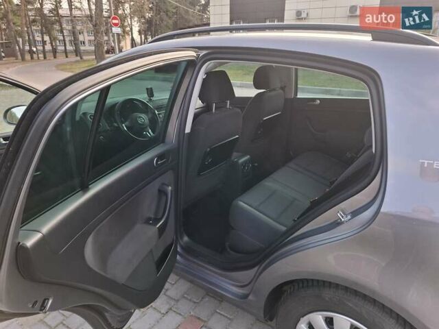 Серый Фольксваген Гольф Плюс, объемом двигателя 1.2 л и пробегом 241 тыс. км за 8300 $, фото 14 на Automoto.ua