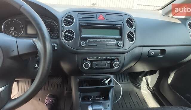 Серый Фольксваген Гольф Плюс, объемом двигателя 1.6 л и пробегом 145 тыс. км за 8000 $, фото 12 на Automoto.ua