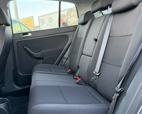 Серый Фольксваген Гольф Плюс, объемом двигателя 1.6 л и пробегом 214 тыс. км за 8350 $, фото 21 на Automoto.ua