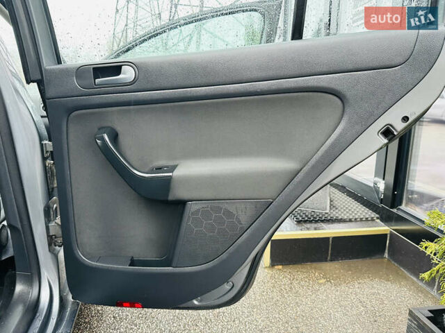 Серый Фольксваген Гольф Плюс, объемом двигателя 1.4 л и пробегом 162 тыс. км за 8200 $, фото 20 на Automoto.ua