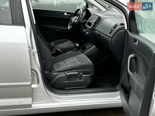 Серый Фольксваген Гольф Плюс, объемом двигателя 1.6 л и пробегом 189 тыс. км за 9399 $, фото 91 на Automoto.ua