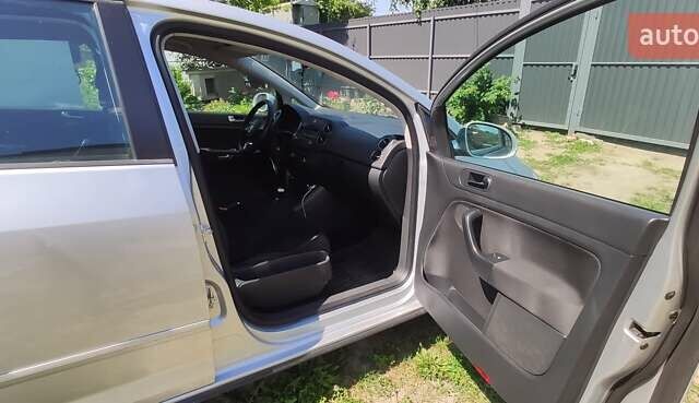 Серый Фольксваген Гольф Плюс, объемом двигателя 1.6 л и пробегом 145 тыс. км за 8000 $, фото 4 на Automoto.ua