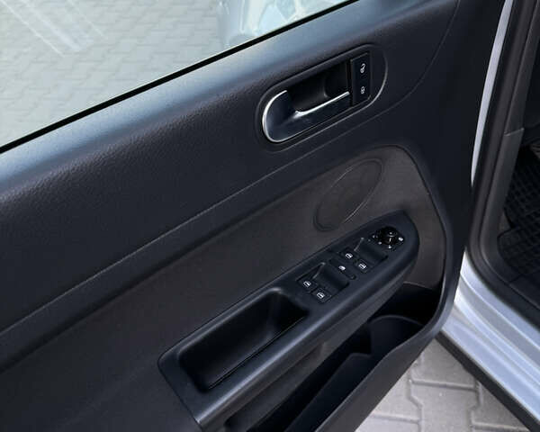 Сірий Фольксваген Golf Plus, об'ємом двигуна 1.6 л та пробігом 250 тис. км за 6999 $, фото 12 на Automoto.ua
