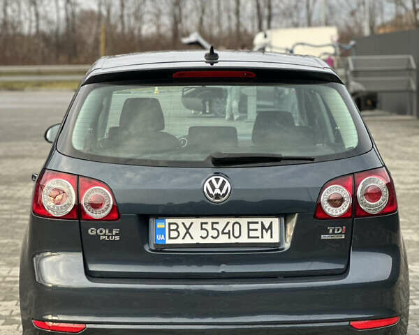 Серый Фольксваген Гольф Плюс, объемом двигателя 1.6 л и пробегом 245 тыс. км за 8199 $, фото 8 на Automoto.ua
