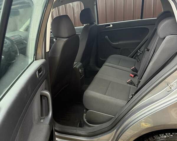 Серый Фольксваген Гольф Плюс, объемом двигателя 1.39 л и пробегом 104 тыс. км за 8500 $, фото 3 на Automoto.ua