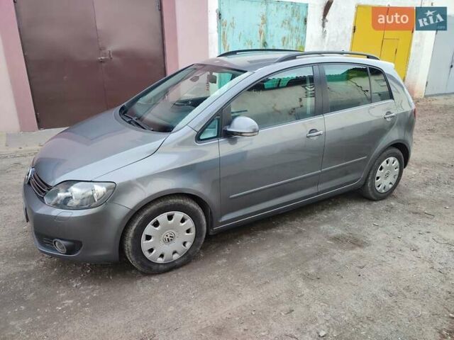 Серый Фольксваген Гольф Плюс, объемом двигателя 1.6 л и пробегом 257 тыс. км за 7700 $, фото 3 на Automoto.ua