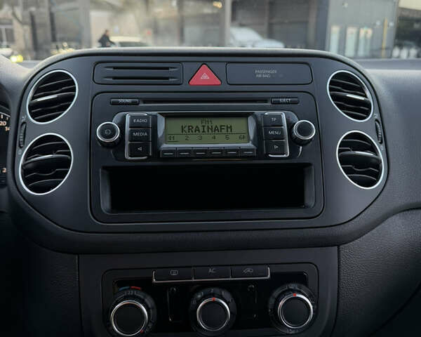 Серый Фольксваген Гольф Плюс, объемом двигателя 1.6 л и пробегом 214 тыс. км за 8350 $, фото 35 на Automoto.ua