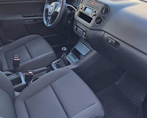 Серый Фольксваген Гольф Плюс, объемом двигателя 1.39 л и пробегом 186 тыс. км за 7100 $, фото 2 на Automoto.ua