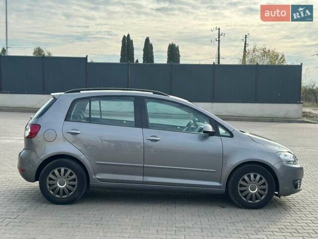 Серый Фольксваген Гольф Плюс, объемом двигателя 1.4 л и пробегом 112 тыс. км за 8000 $, фото 4 на Automoto.ua