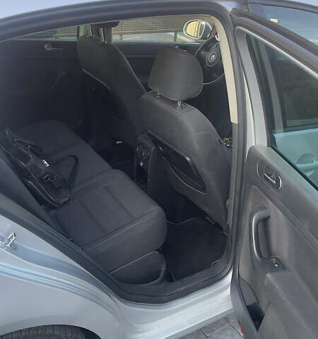 Серый Фольксваген Гольф Плюс, объемом двигателя 1.6 л и пробегом 280 тыс. км за 7400 $, фото 19 на Automoto.ua