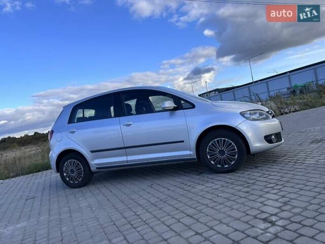 Серый Фольксваген Гольф Плюс, объемом двигателя 1.39 л и пробегом 260 тыс. км за 7850 $, фото 4 на Automoto.ua