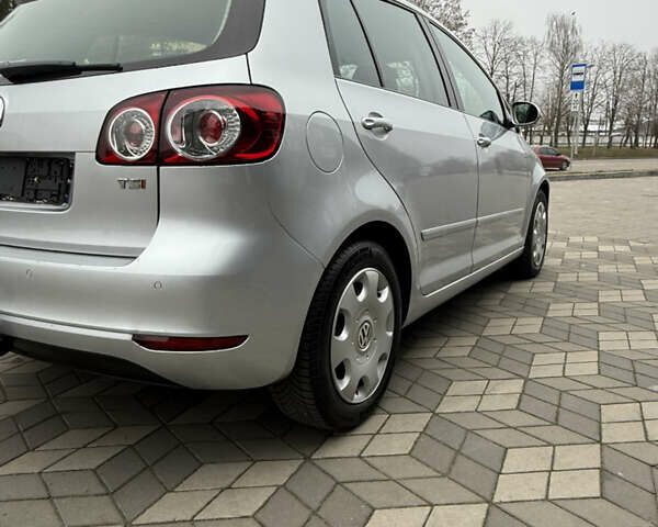 Серый Фольксваген Гольф Плюс, объемом двигателя 1.4 л и пробегом 153 тыс. км за 8650 $, фото 17 на Automoto.ua